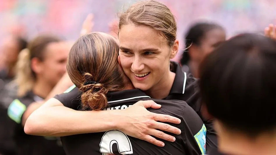 Miedema makes 'emotional' return for Man City's cup win