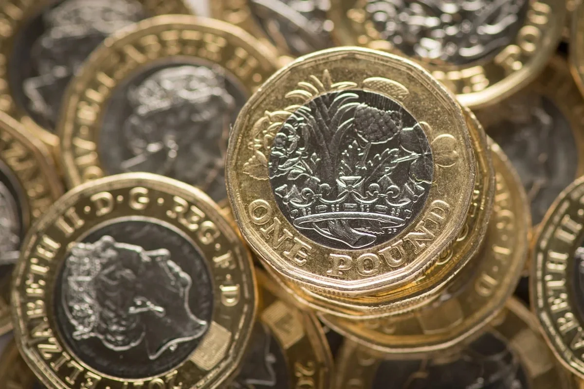 Pound swings higher after Prime Minister reveals plan to step down