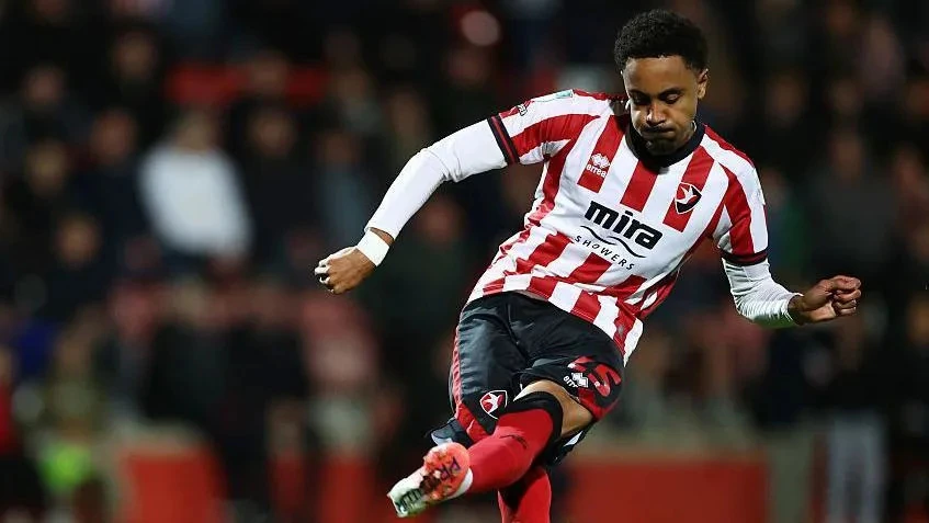 Woking sign midfielder Sohna from Hereford