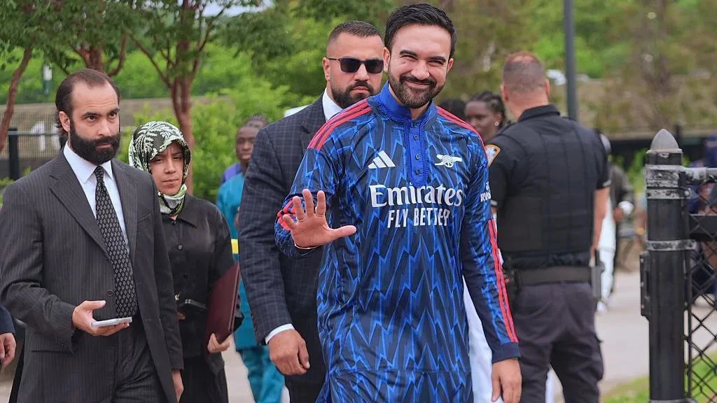 New York mayor wears Arsenal kurta during Eid prayers