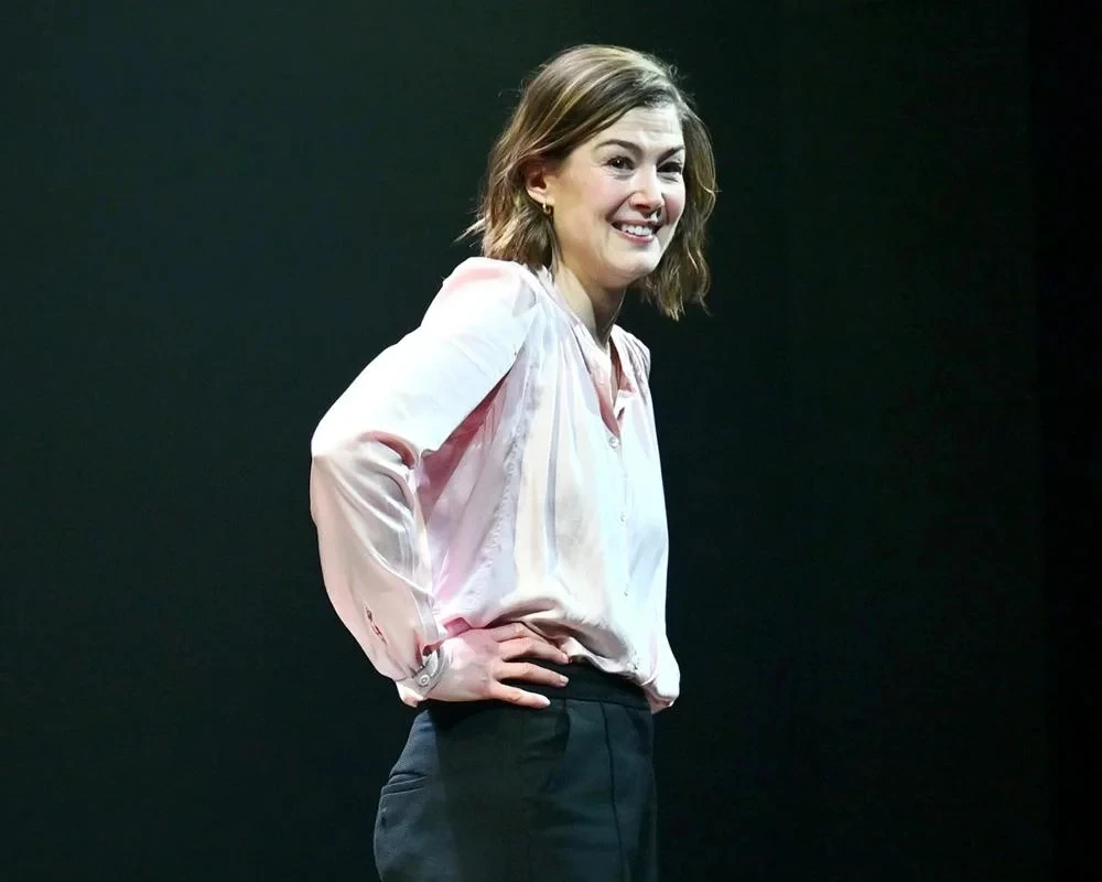 Rosamund Pike keeps cool after phone alarm interrupts performance