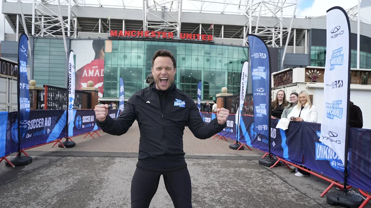 Olly Murs completes first day of 400km challenge for Soccer Aid