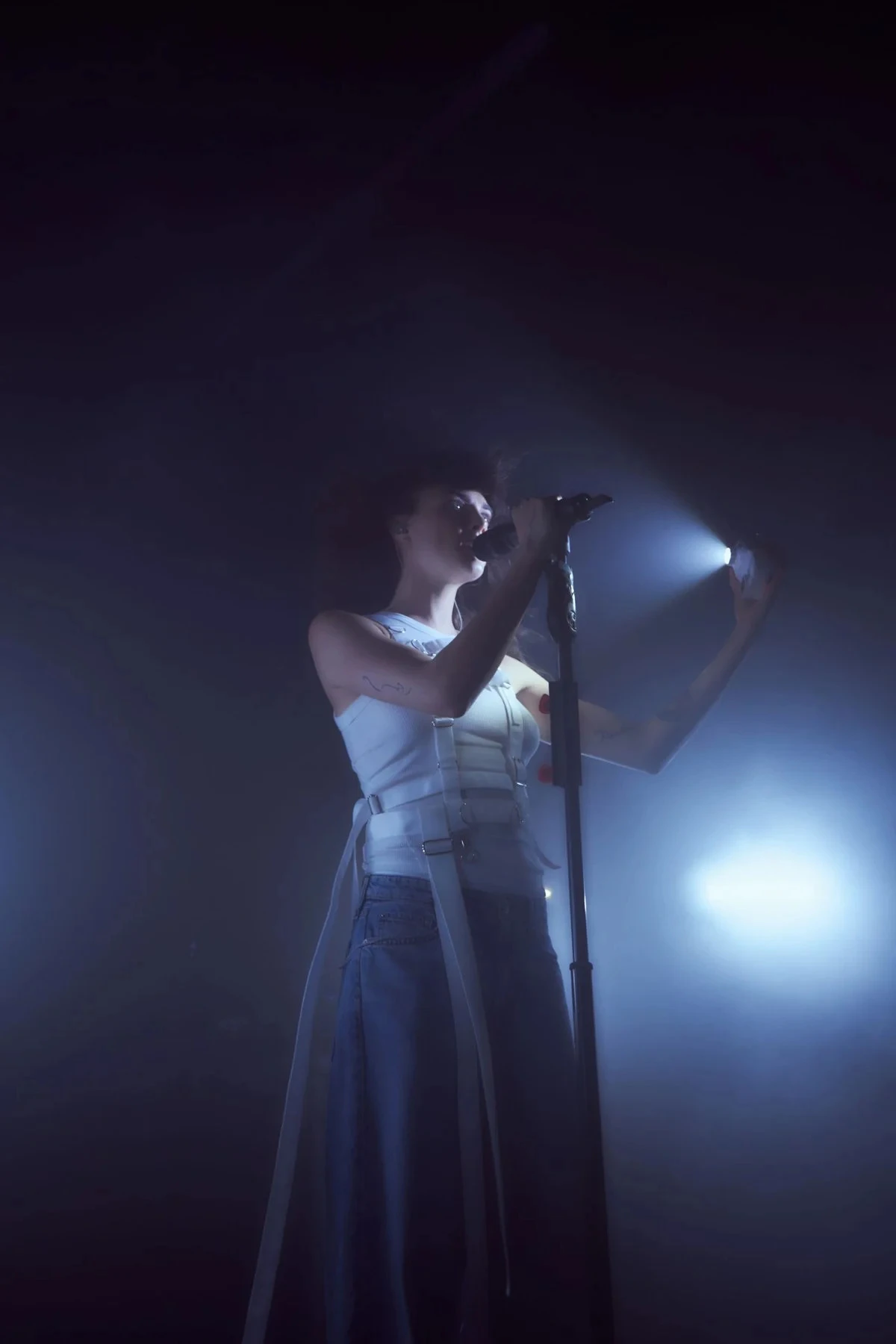 Cara Delevingne live: A new musical artist finding her feet
