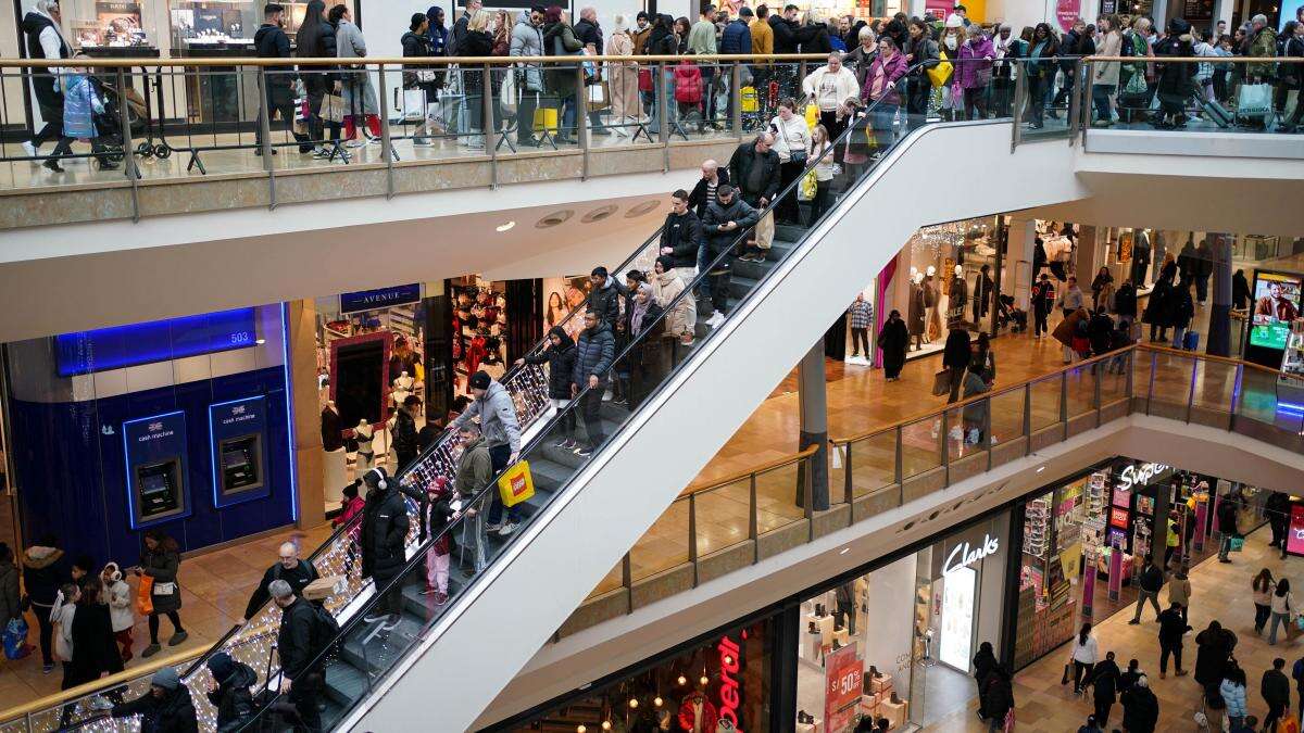 Peak Christmas high street footfall down 5.3% – survey