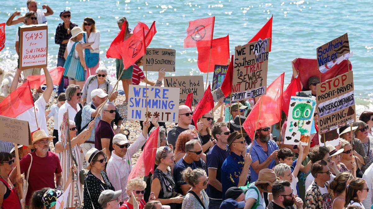 Thousands expected to march through London to demand cleaner water