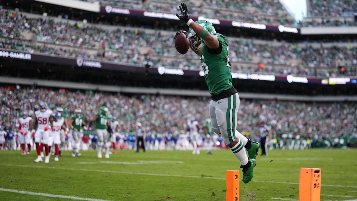 Saquon Barkley leads Philadelphia Eagles to rout of New York Giants