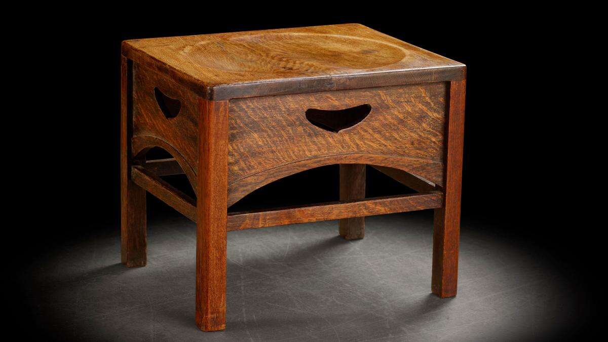 Mackintosh footstool sells at auction for ten times the estimate