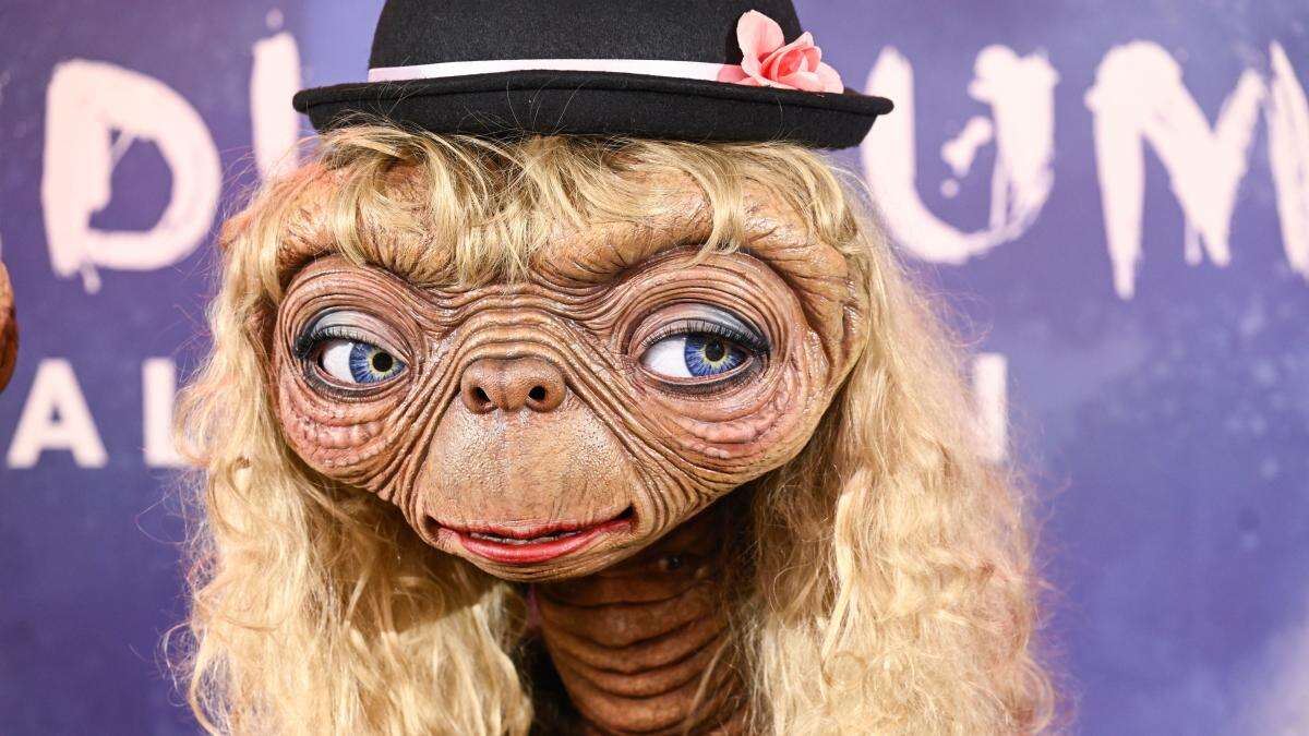 ‘Out of this world’: Heidi Klum unveils ET-inspired Halloween costume