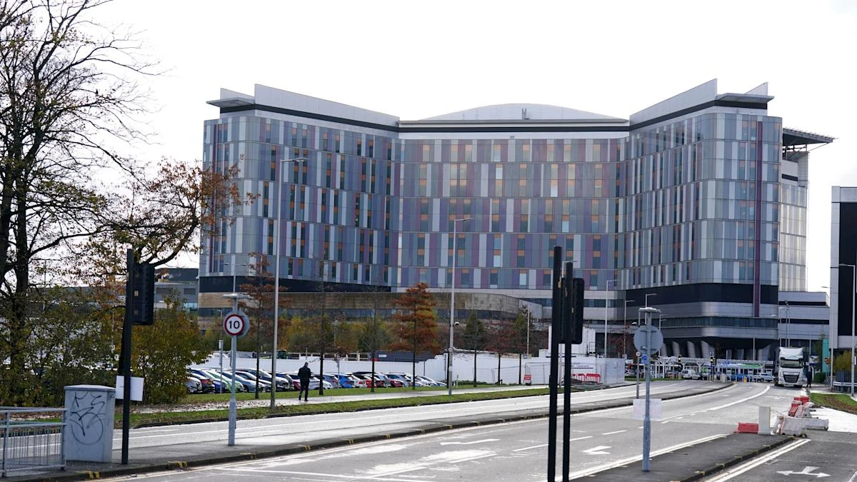 Former health board chief denies urging senior doctor to avoid whistleblowing