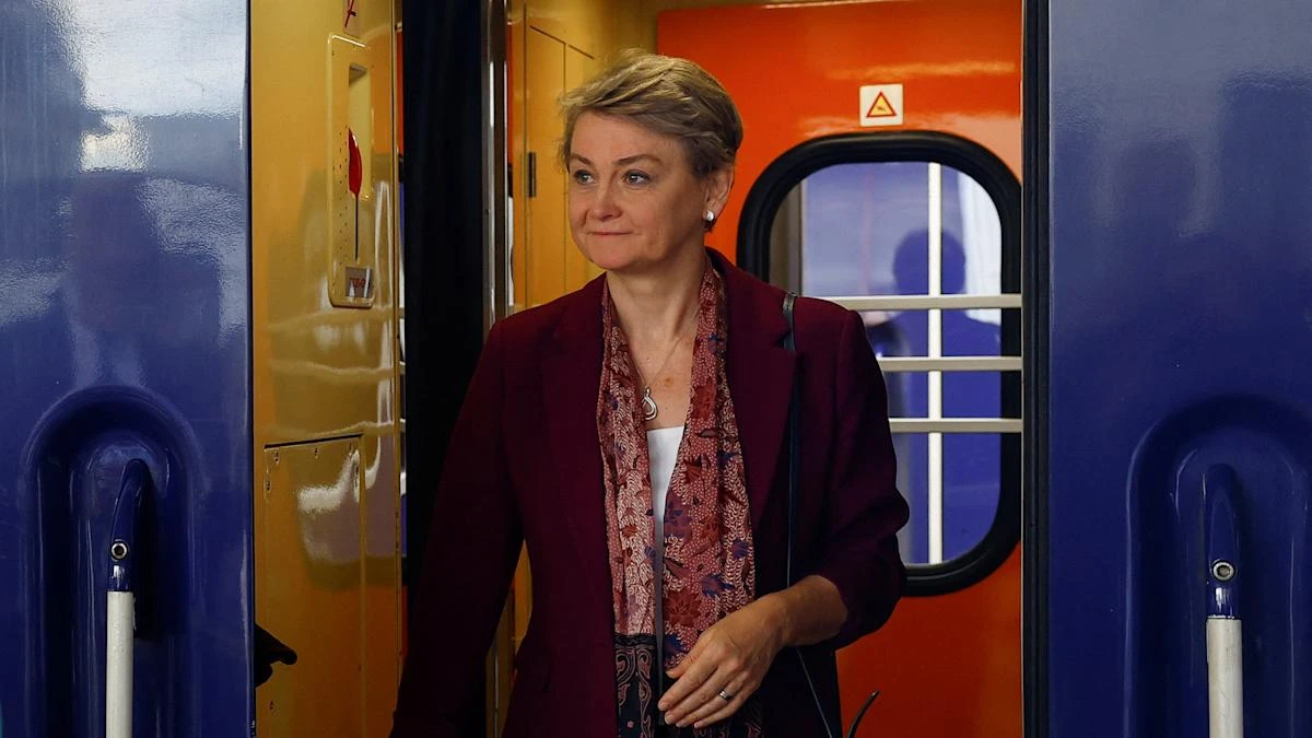 Yvette Cooper announces new sanctions on Russia as she visits Kyiv