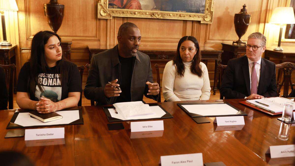 Idris Elba attends summit as PM vows to tackle availability of knives online