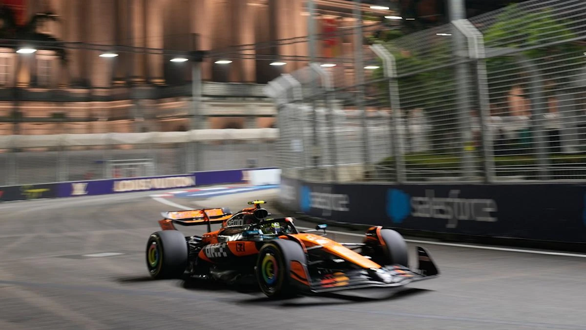 Lando Norris breaks front wing after pit collision during Singapore GP practice