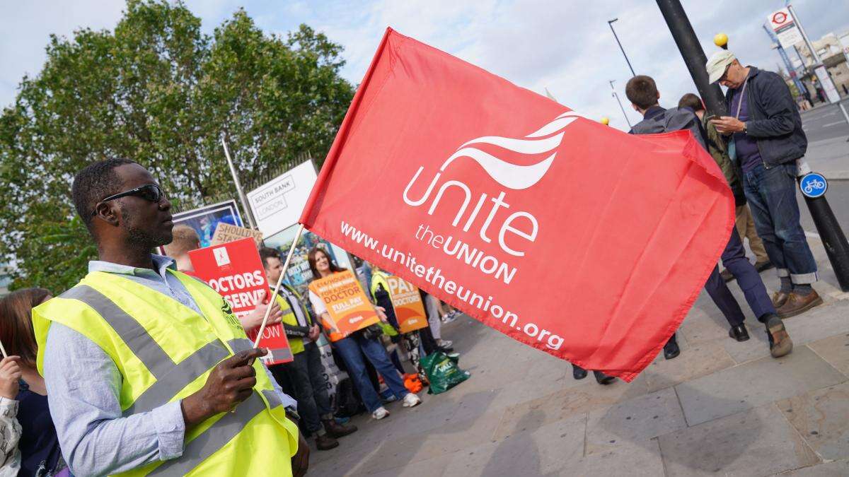 Support staff at university call for strike action over proposed pension changes