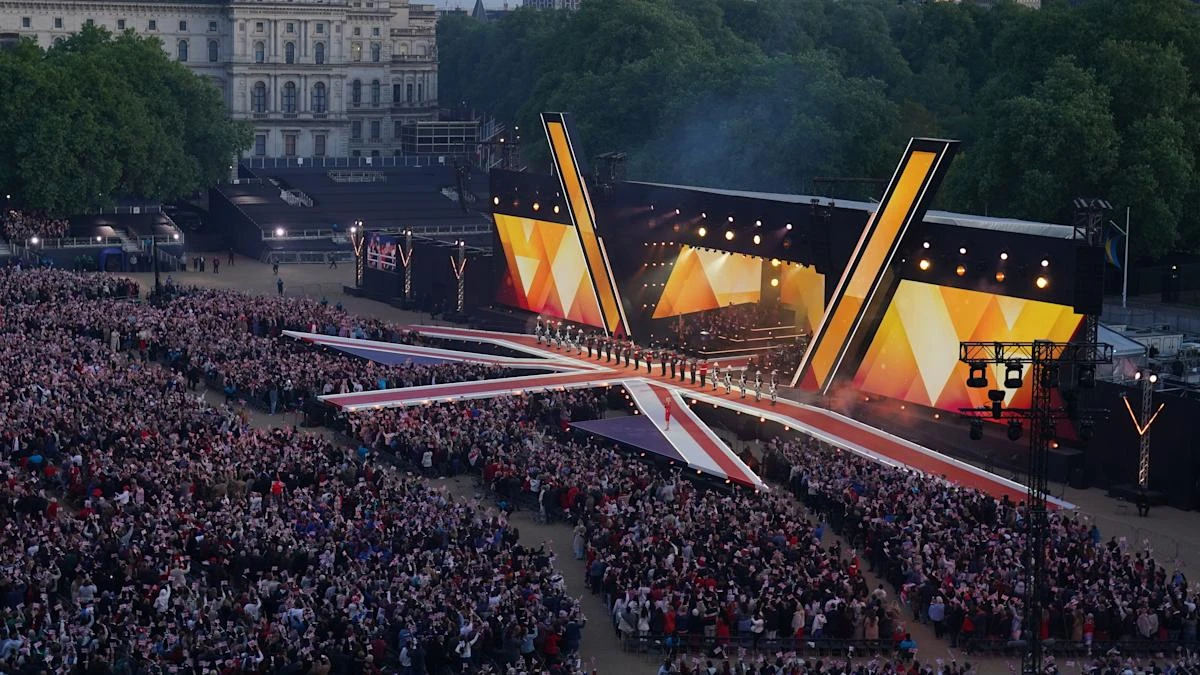 Actor Richard Armitage ‘choked up’ over VE Day concert reading