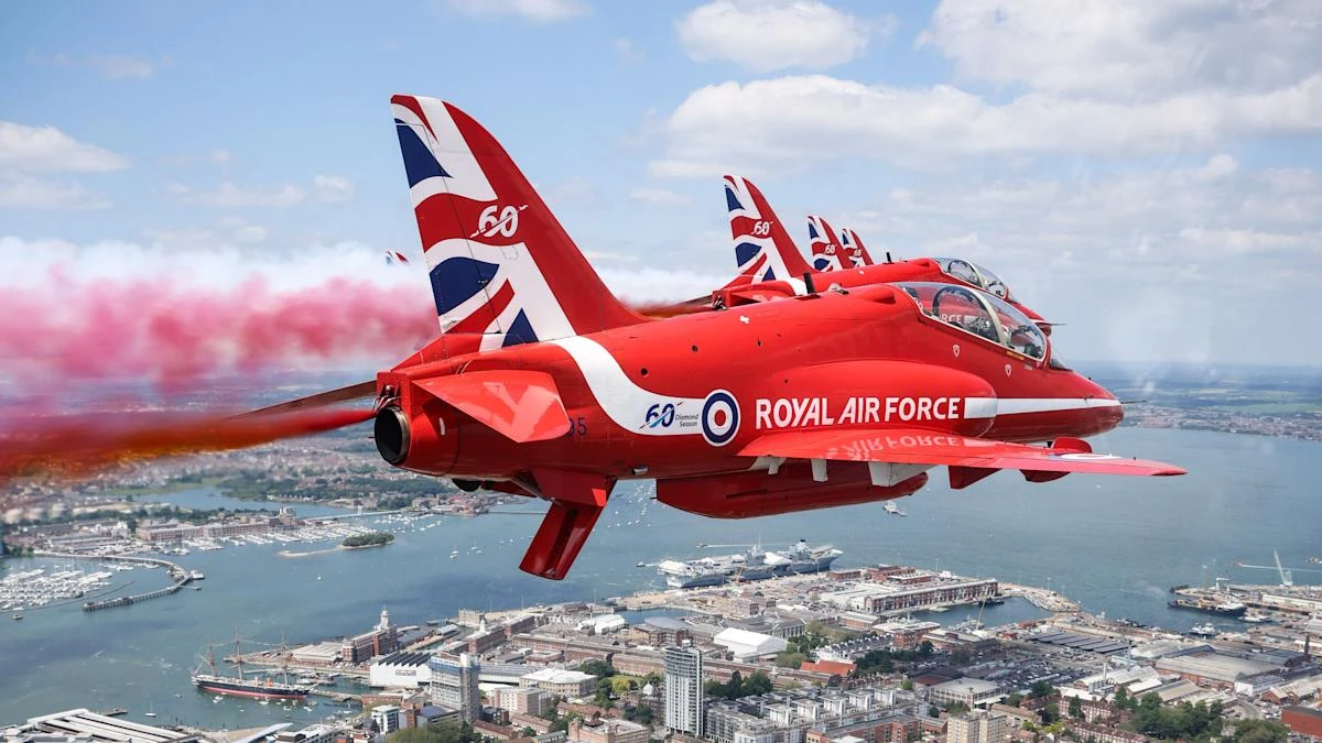 Solar farm glare could cause Red Arrows jets to crash, Conservative MP claims
