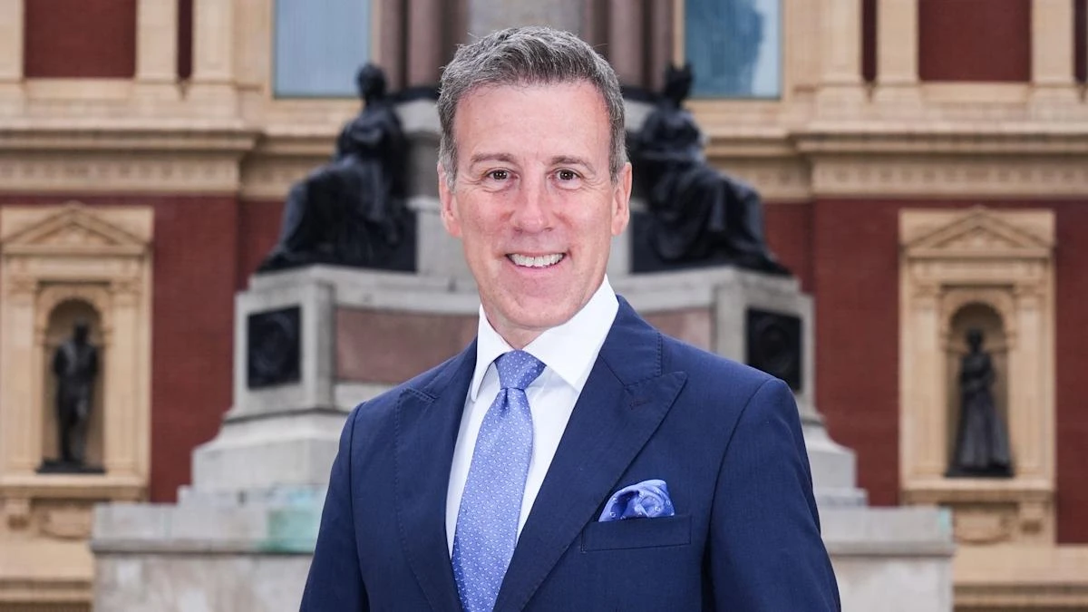‘It’s the best time of the year’, says Anton Du Beke as he announces Christmas tour