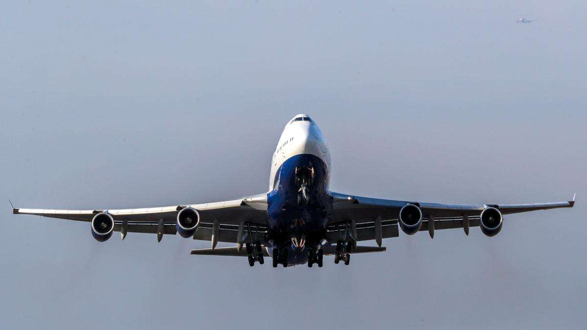 Lower-carbon jet fuel mandate comes into force