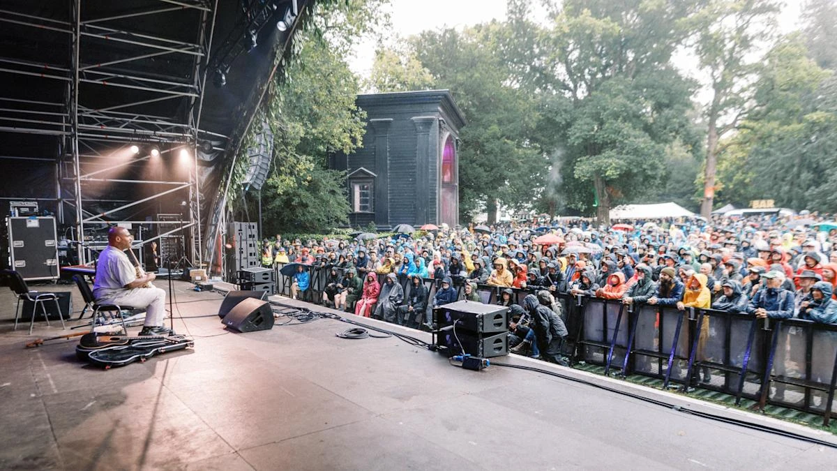 Music lovers rally for end-of-season festival despite heavy rain