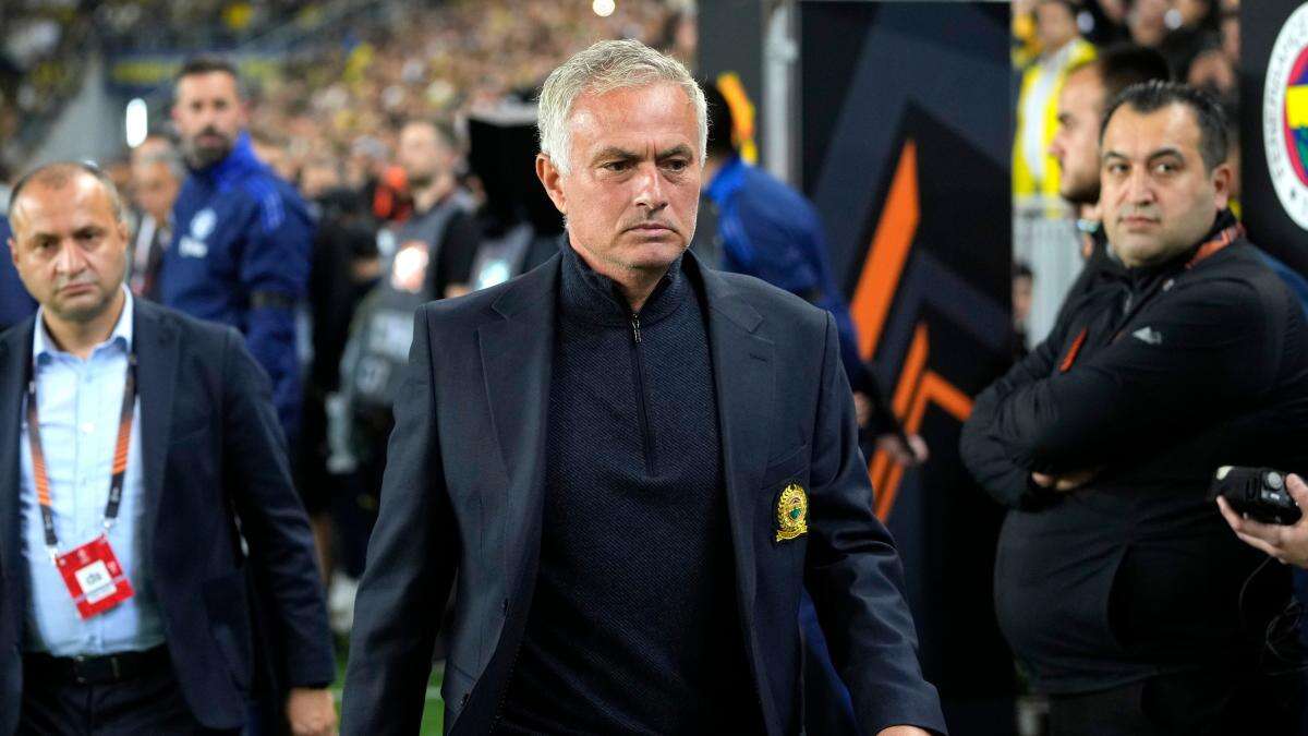 Jose Mourinho sent to the stands as Man Utd remain winless in the Europa League