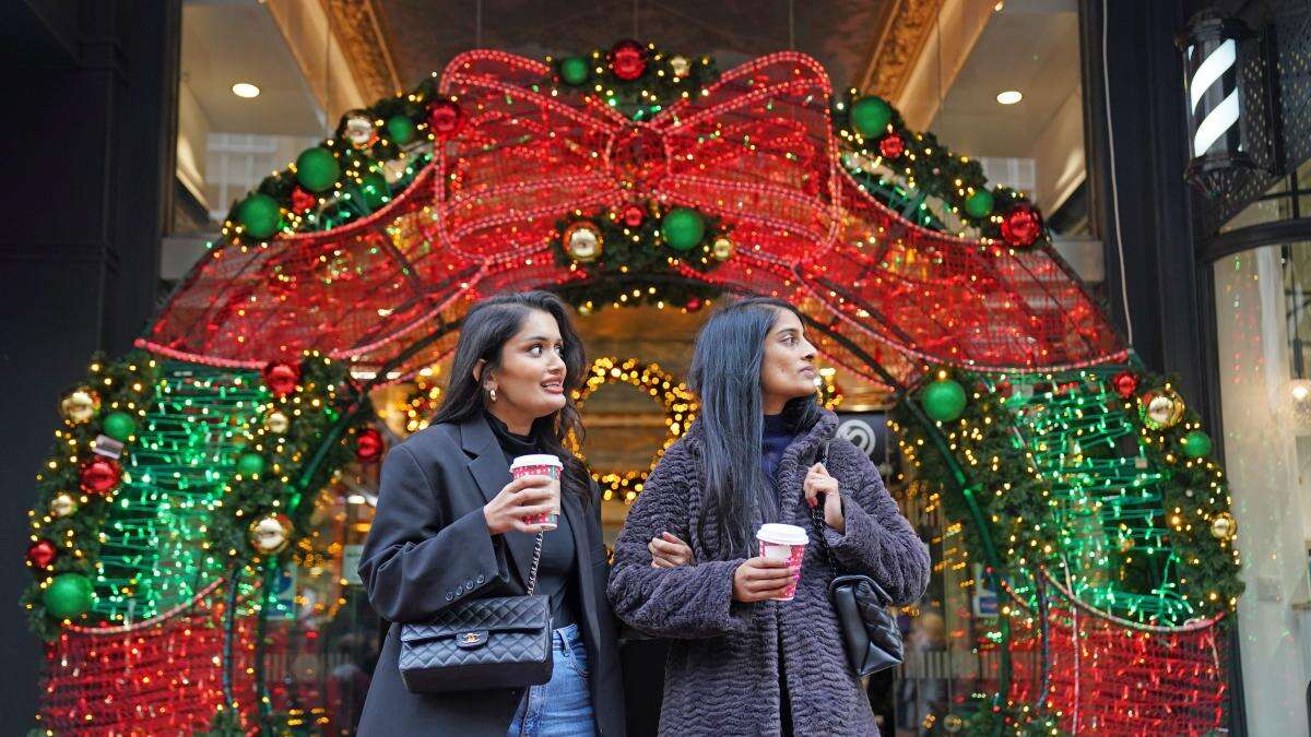 Britons enjoying ‘remarkably mild’ Christmas Eve