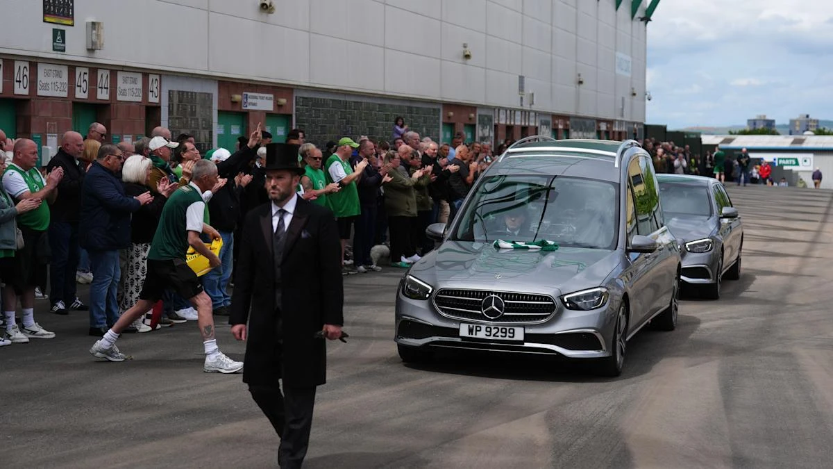 Fans applaud as Sir Tom Farmer’s hearse passes Easter Road