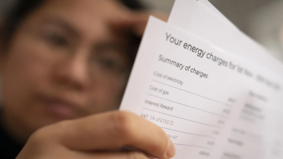 Almost half of people ‘would struggle with bills if income suddenly lost’