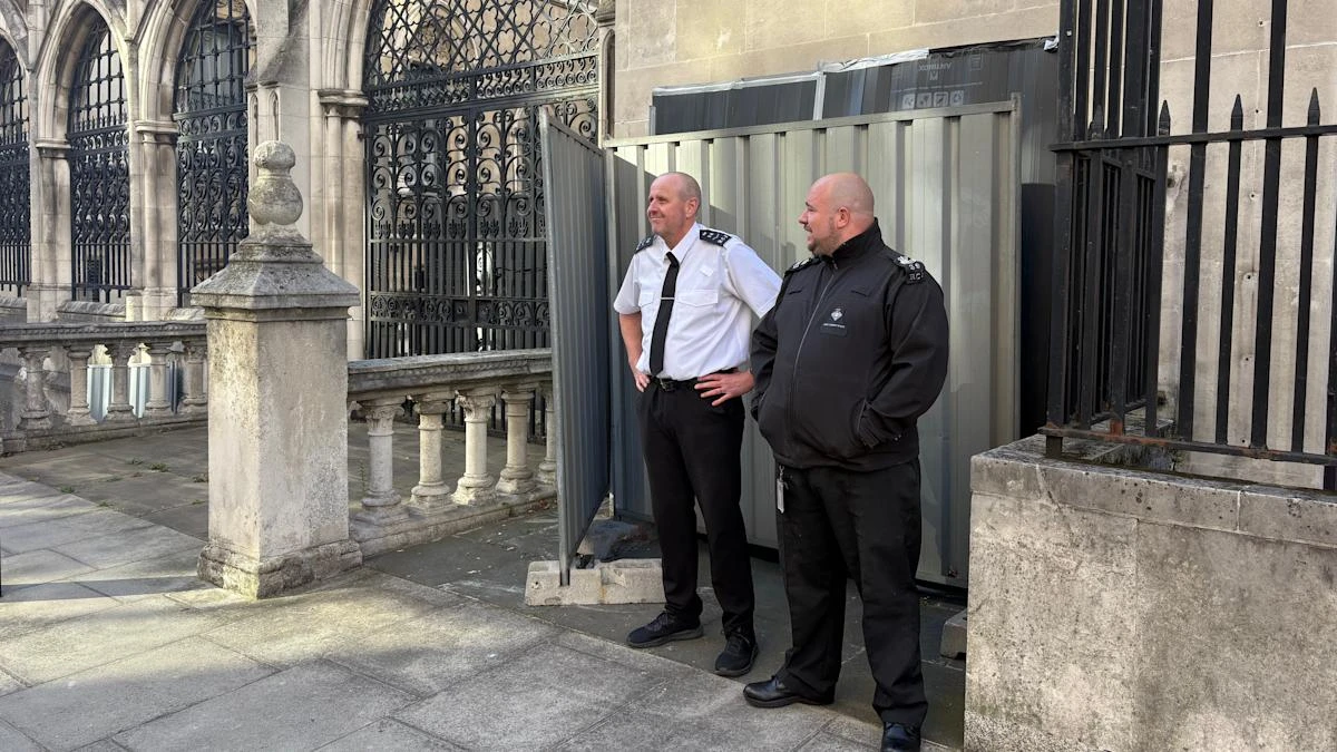 New Banksy artwork at the Royal Courts of Justice already covered up