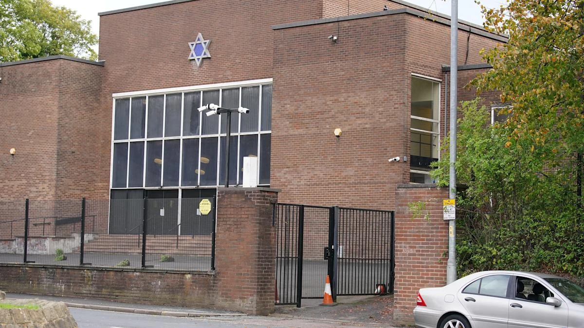 Man shot during synagogue attack released from hospital
