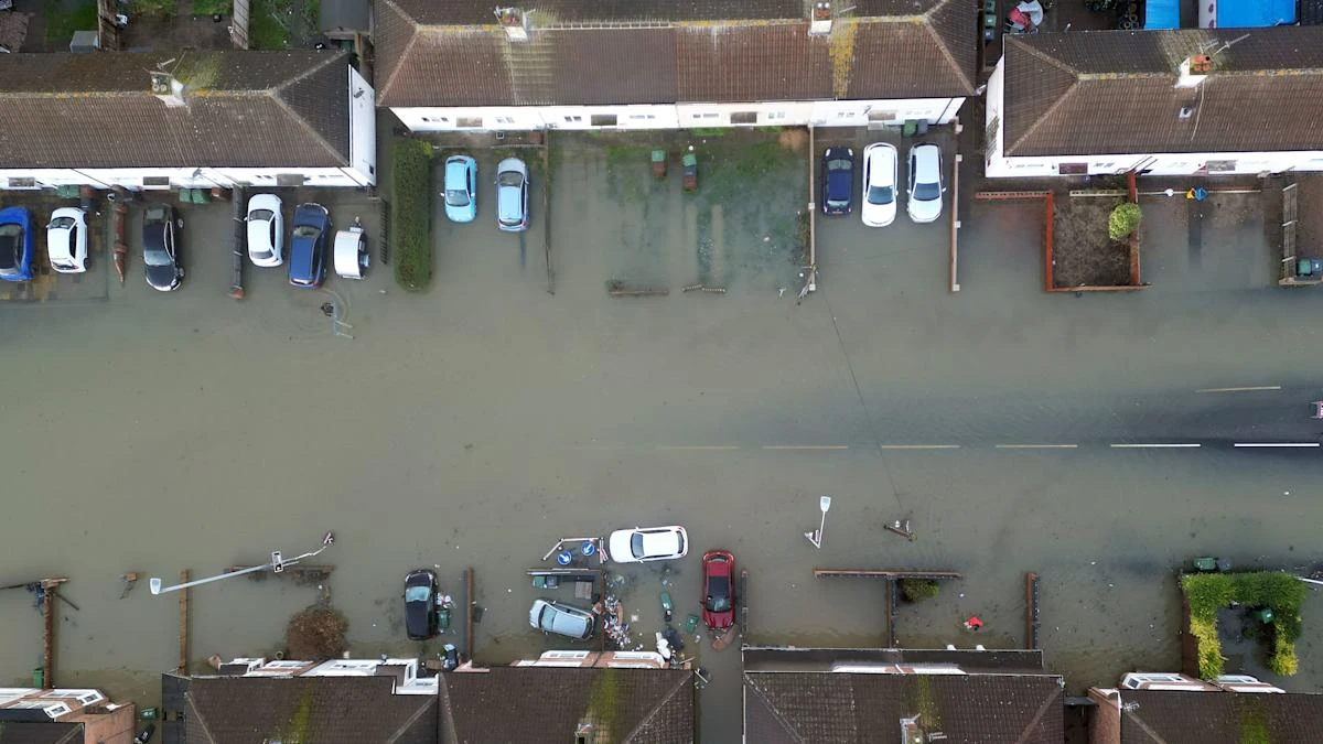 Advisers issue stark warning UK is unprepared for coming climate ‘disaster’