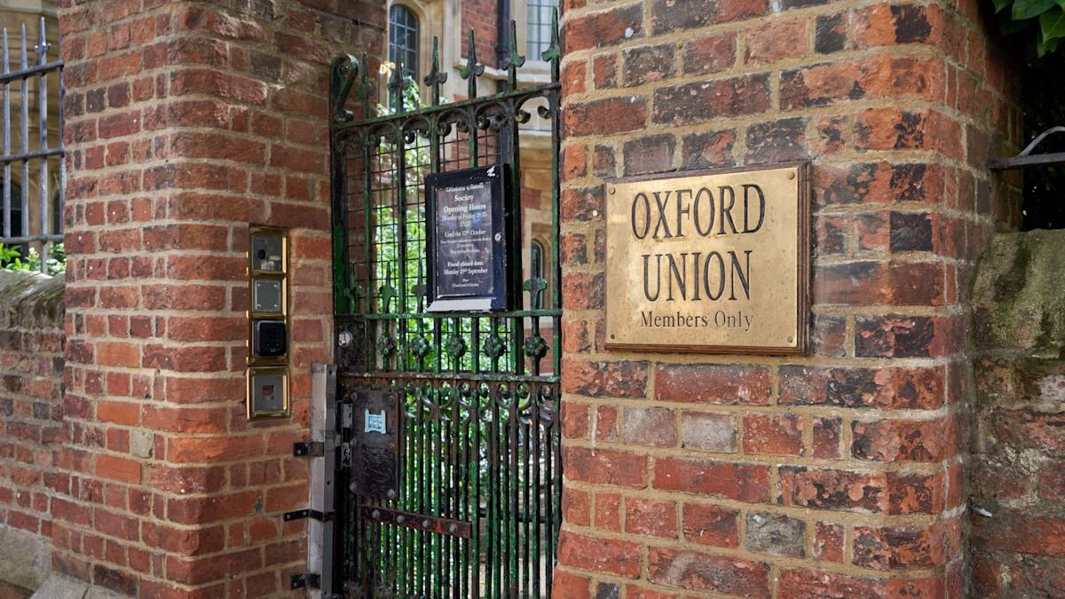 Vote of no confidence in Oxford Union president-elect to take place in person