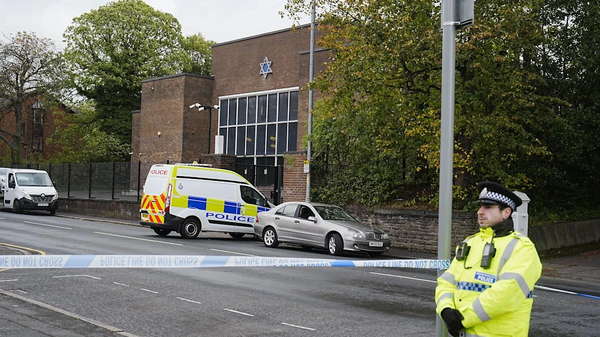 Bravery of synagogue attack victims remembered as first funeral takes place