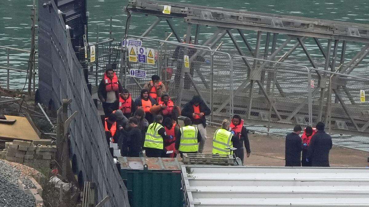 Migrants arrive in UK after crossing English Channel