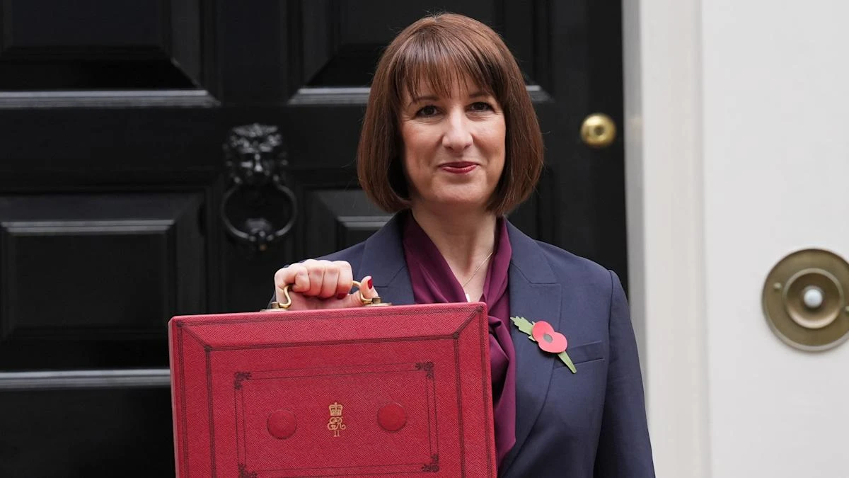 Chancellor under pressure as government borrowing costs surge to 27-year high