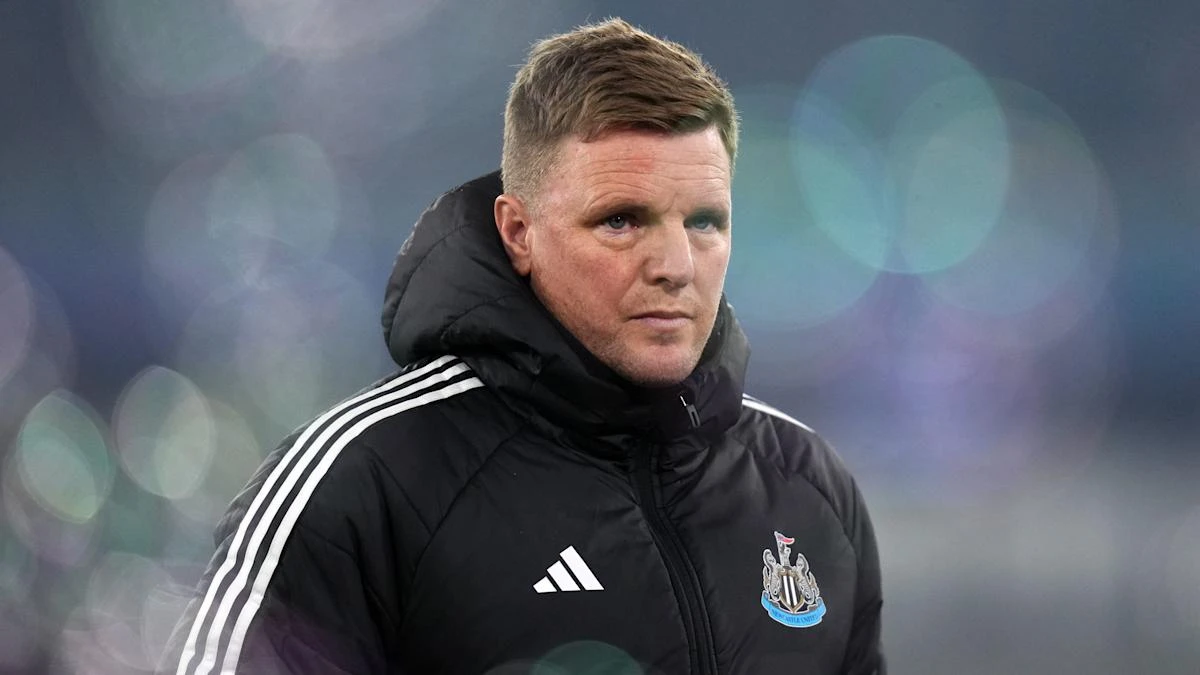 Newcastle boss Eddie Howe admitted to hospital and will miss Man United game