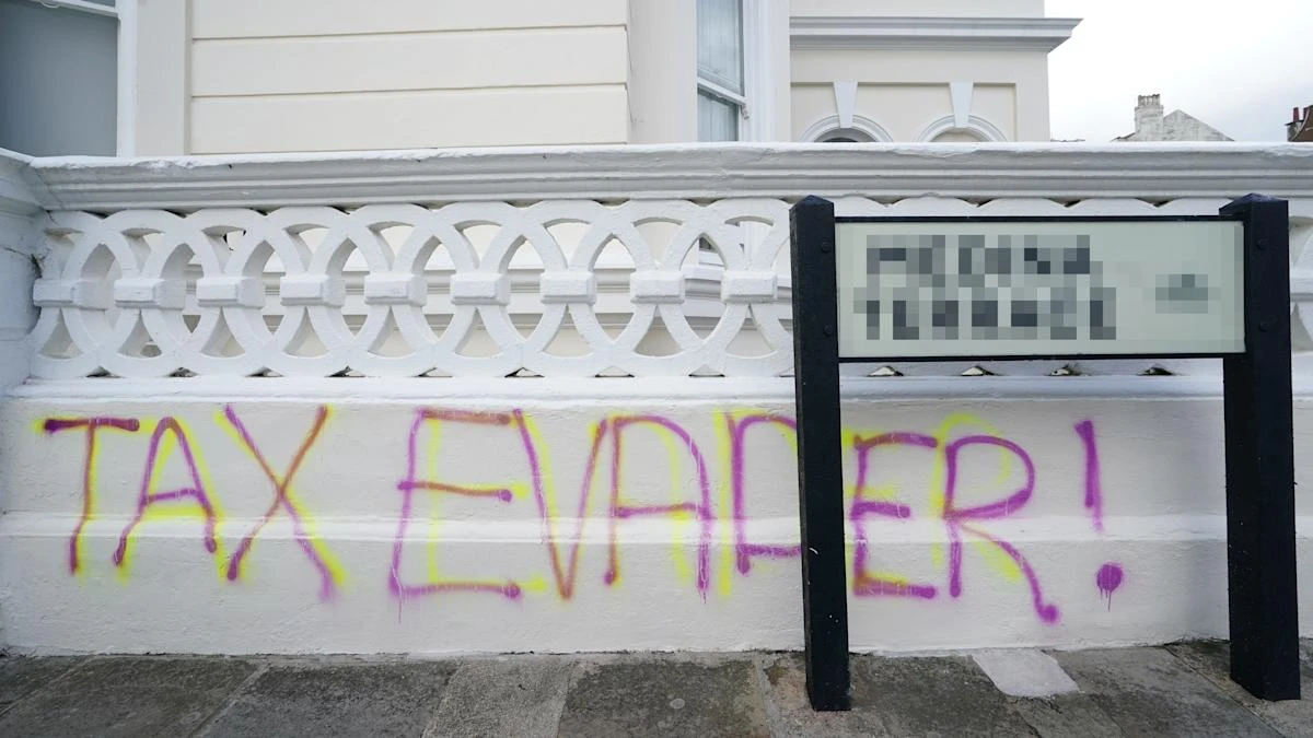 Resident pays for council to clean graffiti outside Angela Rayner’s flat
