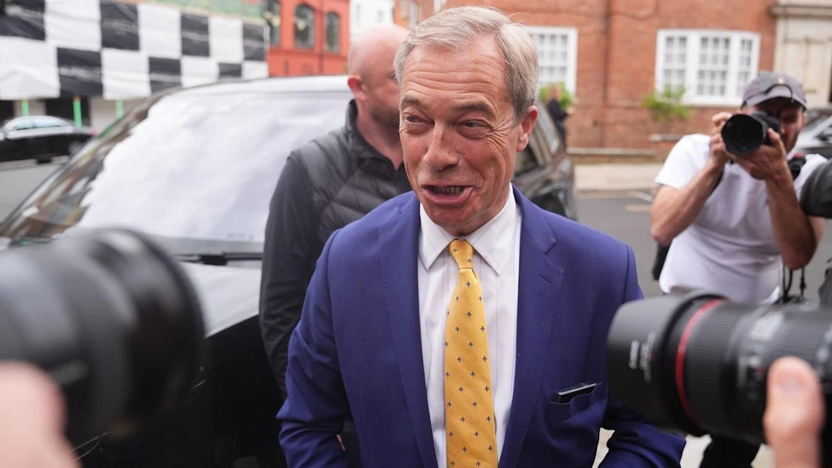 Nigel Farage offers views on Hitler and Putin during BBC phone-in