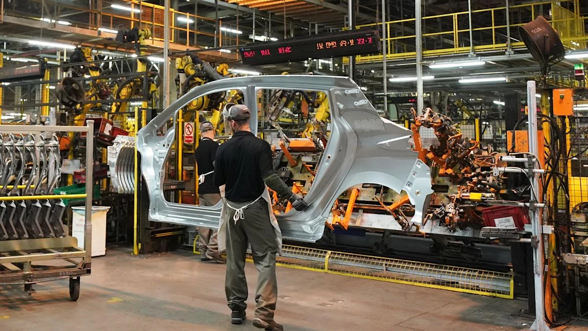 UK private sector activity falls to more than two-year low amid Trump tariffs