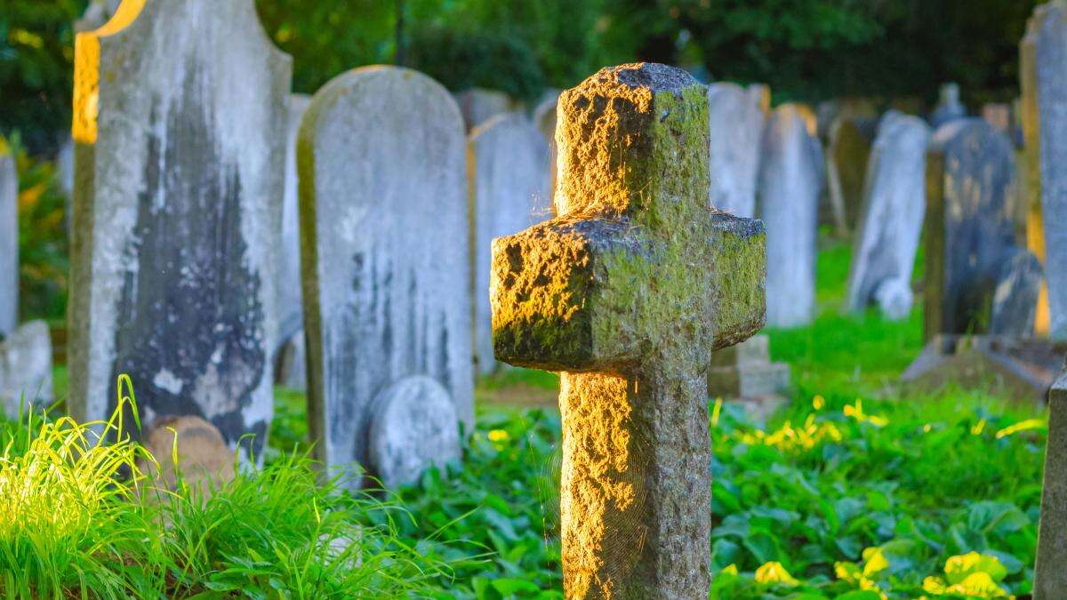 Funeral costs reach record high as one in five families struggle to pay