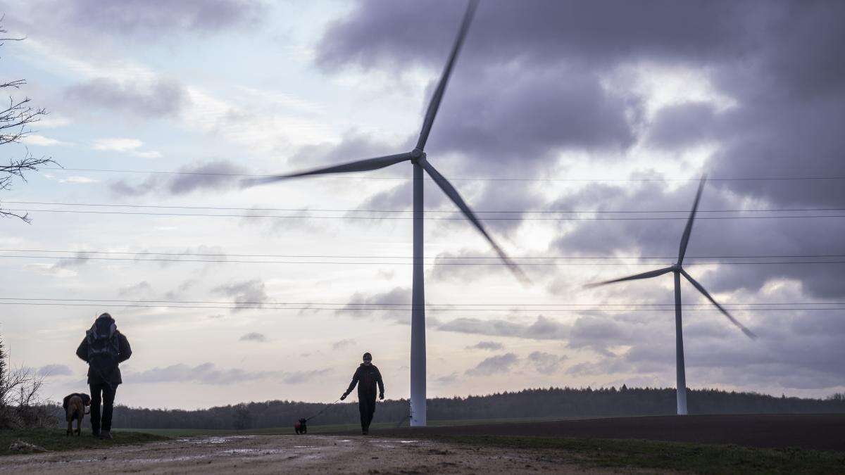 Britain’s wind turbines break new generation record for second time in a week