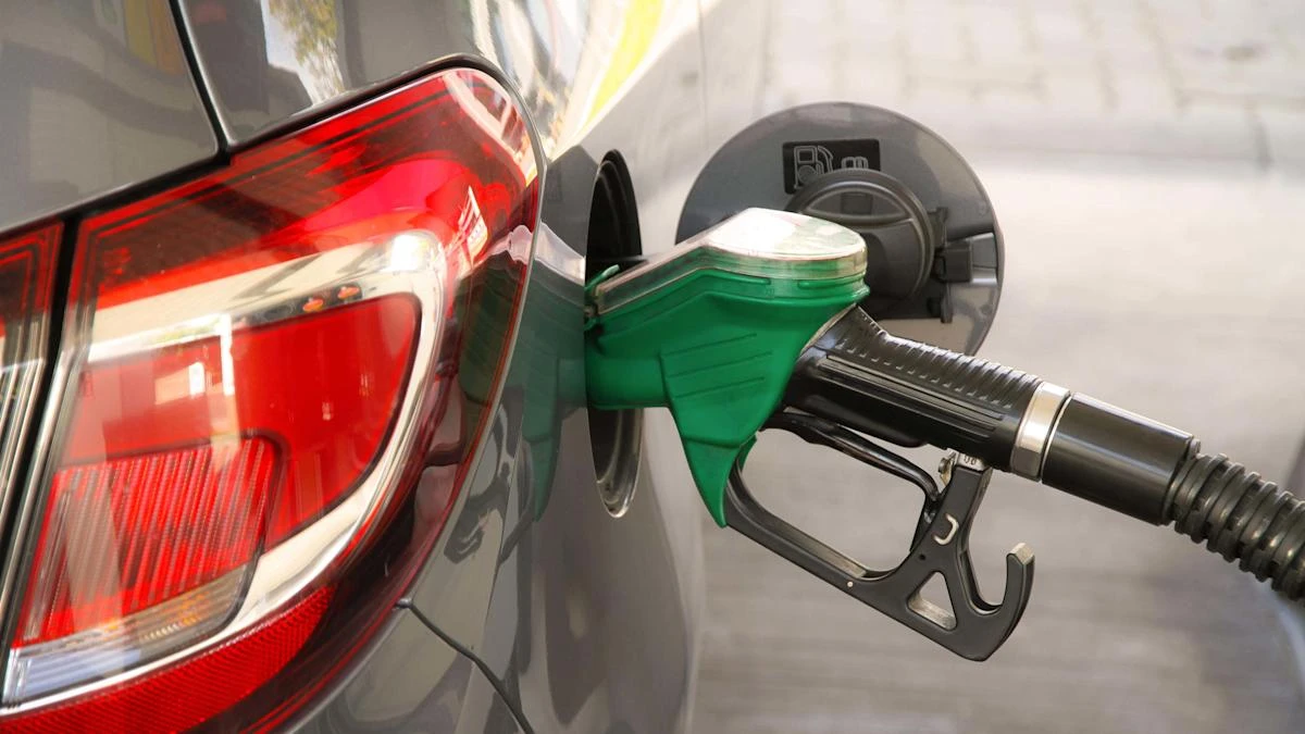 UK motorists plan to keep their petrol and diesel cars for next nine years on average – research