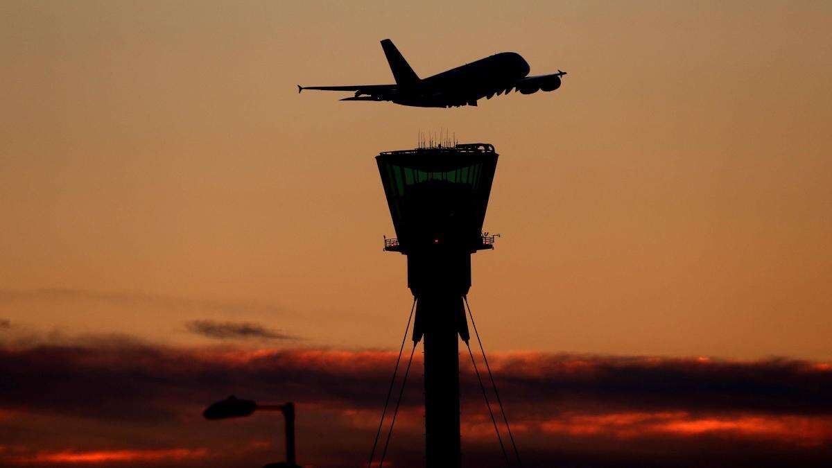 Hundreds deported on planes since Government came to power, Starmer says