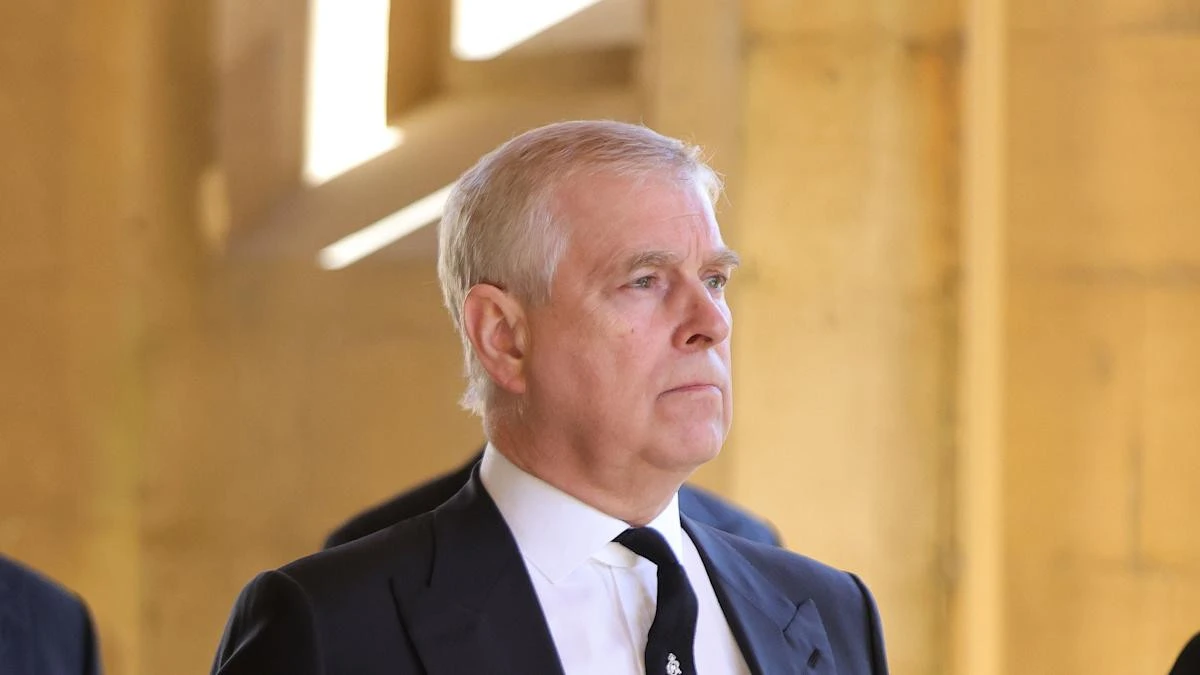 Epstein ‘assistant’ met Duke of York and saw private palace quarters, book says