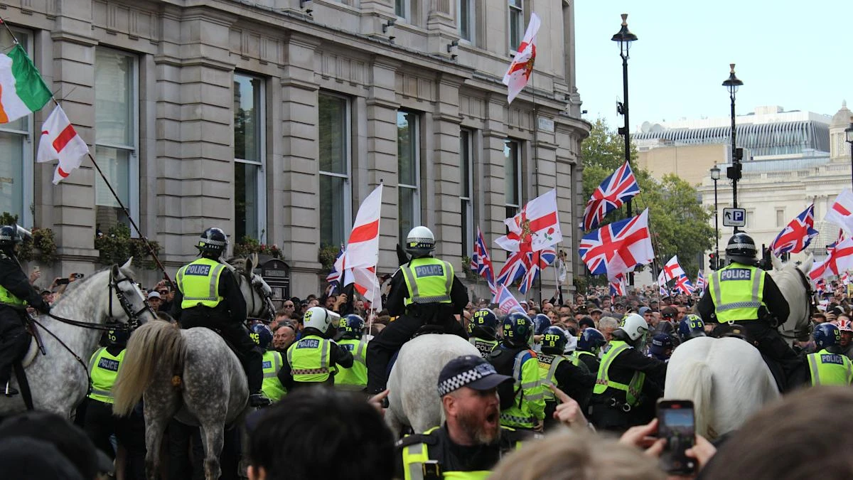 No 10 defends PM ‘fight of our times’ remarks after condemning march violence