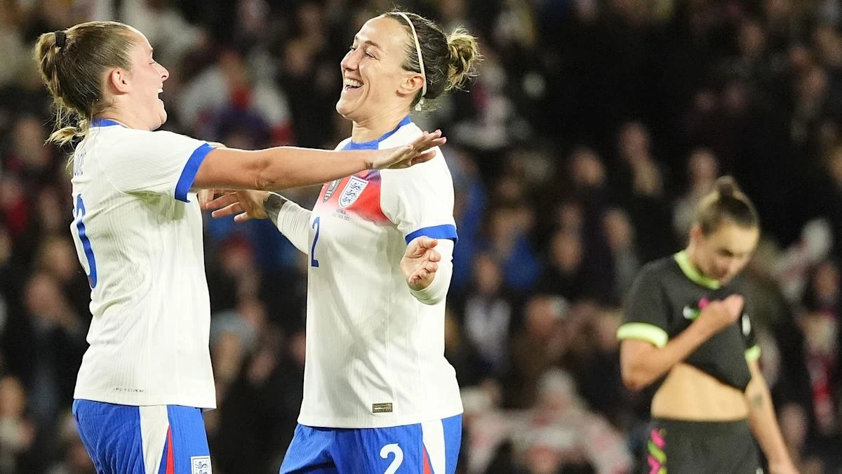 Lucy Bronze nets birthday goal as England ease to win over Australia