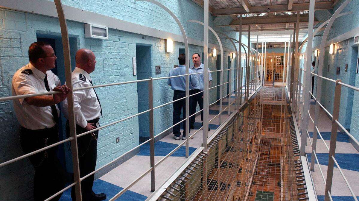 No 10 warns of ‘unchecked criminality’ if prison spaces are not freed up