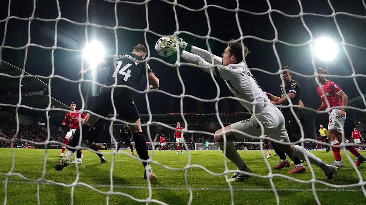 Nathan Broadhead effort enough as 10-man Wrexham edge Oxford win
