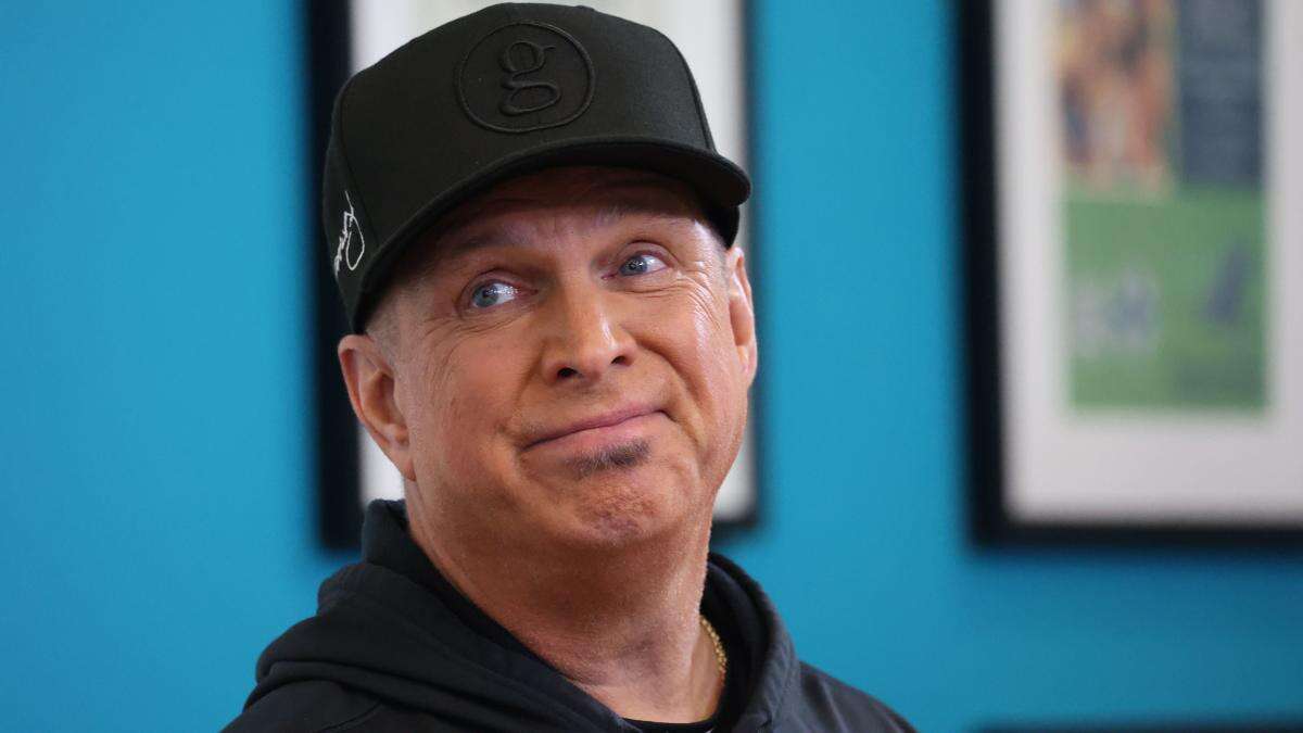 Judge refuses to dismiss rape lawsuit against Garth Brooks