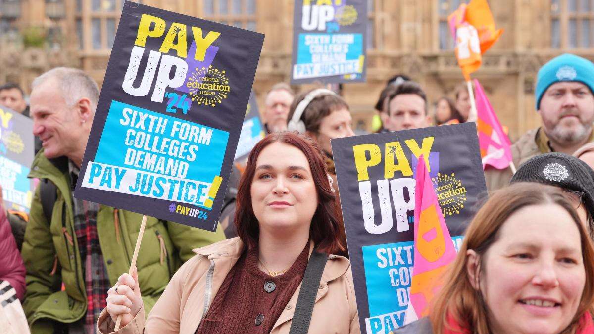 National Education Union suspends planned teacher strikes in sixth form colleges