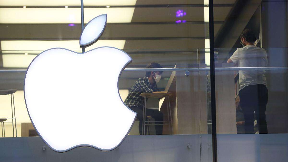 12 charged after phones stolen from Apple stores across London