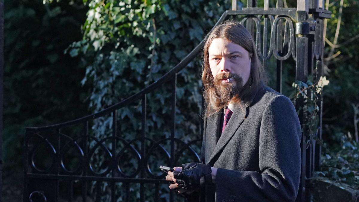 Man who admitted threatening to kill his MP applies to change guilty plea